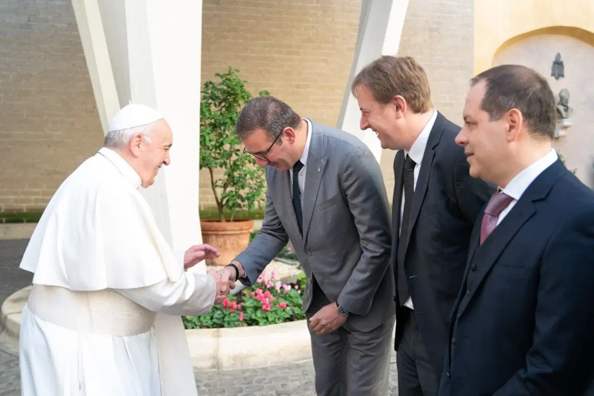 Una Dacia Duster per Papa Francesco (8)
