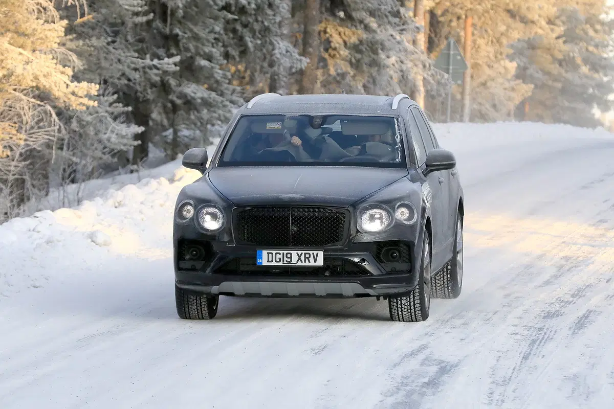 Bentley Bentayga, le foto spia  (3)
