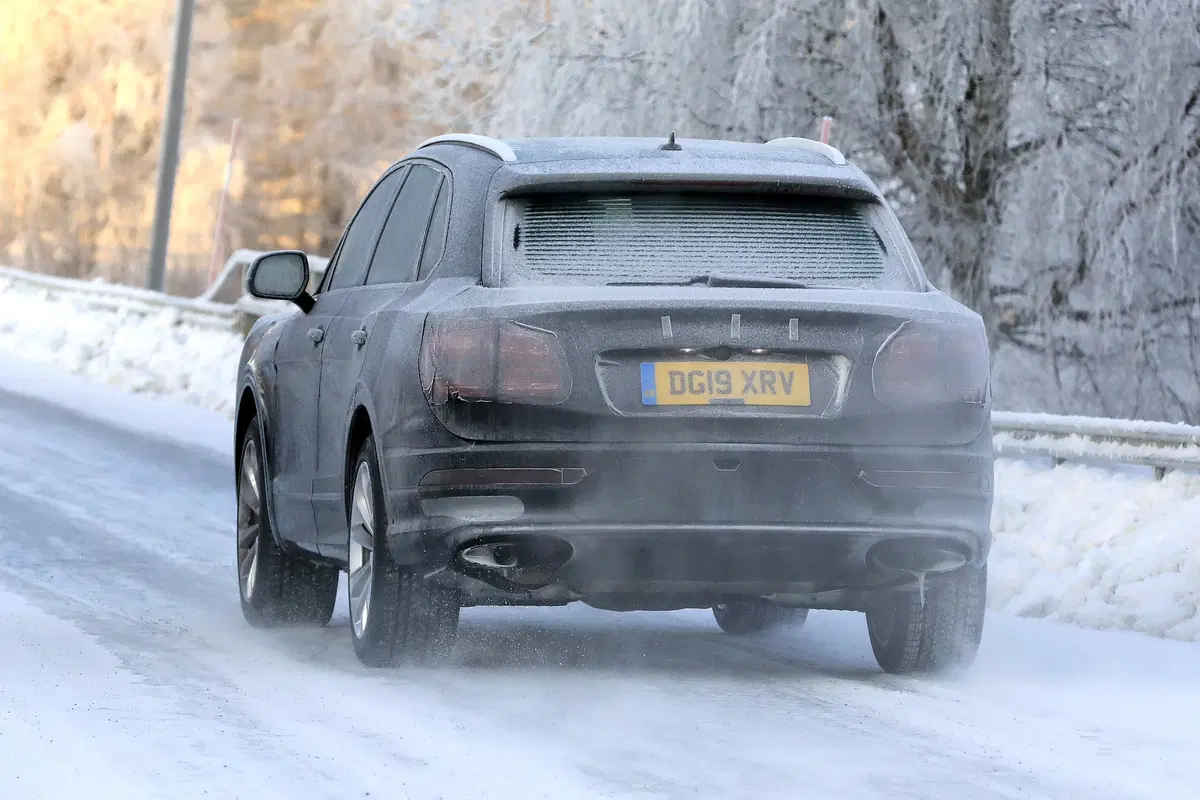 Bentley Bentayga, le foto spia  (12)