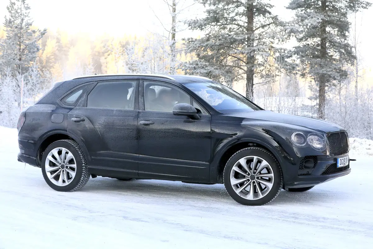 Bentley Bentayga, le foto spia  (17)