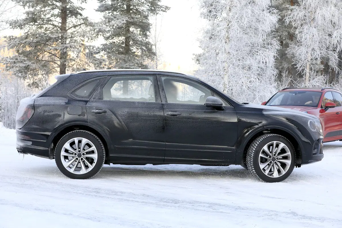 Bentley Bentayga, le foto spia  (16)
