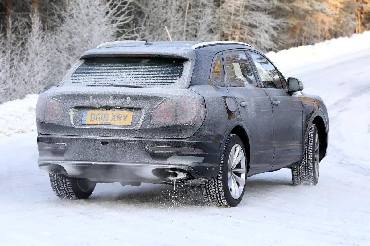 Bentley Bentayga, le foto spia  (21)
