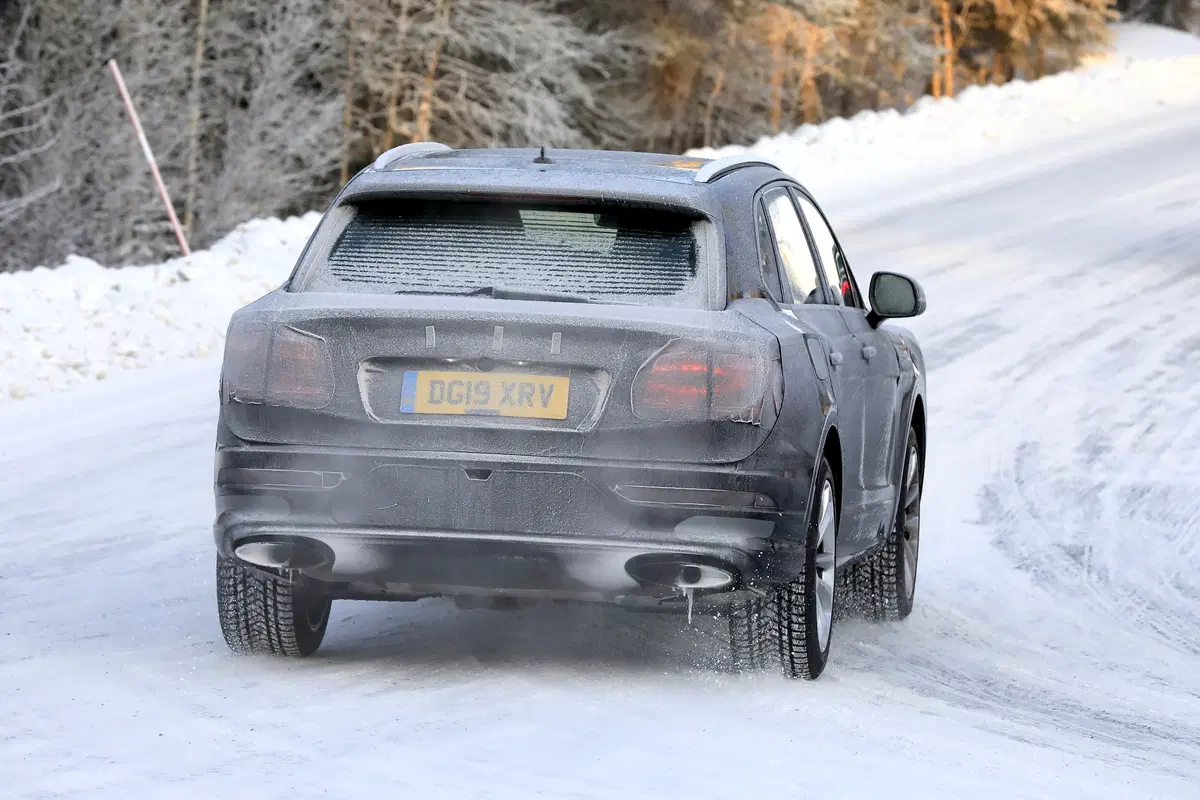 Bentley Bentayga, le foto spia  (23)
