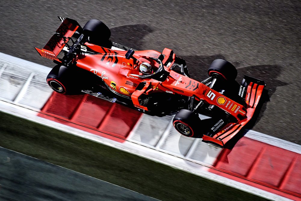 Vettel ad Abu Dhabi scatter&agrave; dalla seconda fila accanto a Leclerc