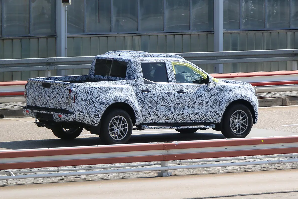 Mercedes pick-up, eccolo in anteprima. Si chiamerà Classe X?