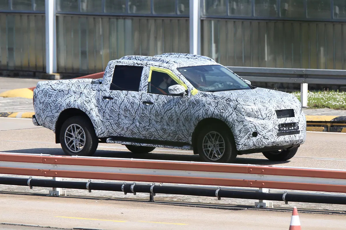 Mercedes pick-up, eccolo in anteprima. Si chiamerà Classe X? (3)