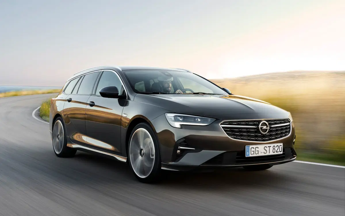 Opel Insignia restyling, nuova tecnologia per Grand Sport e Sports Tourer (8)
