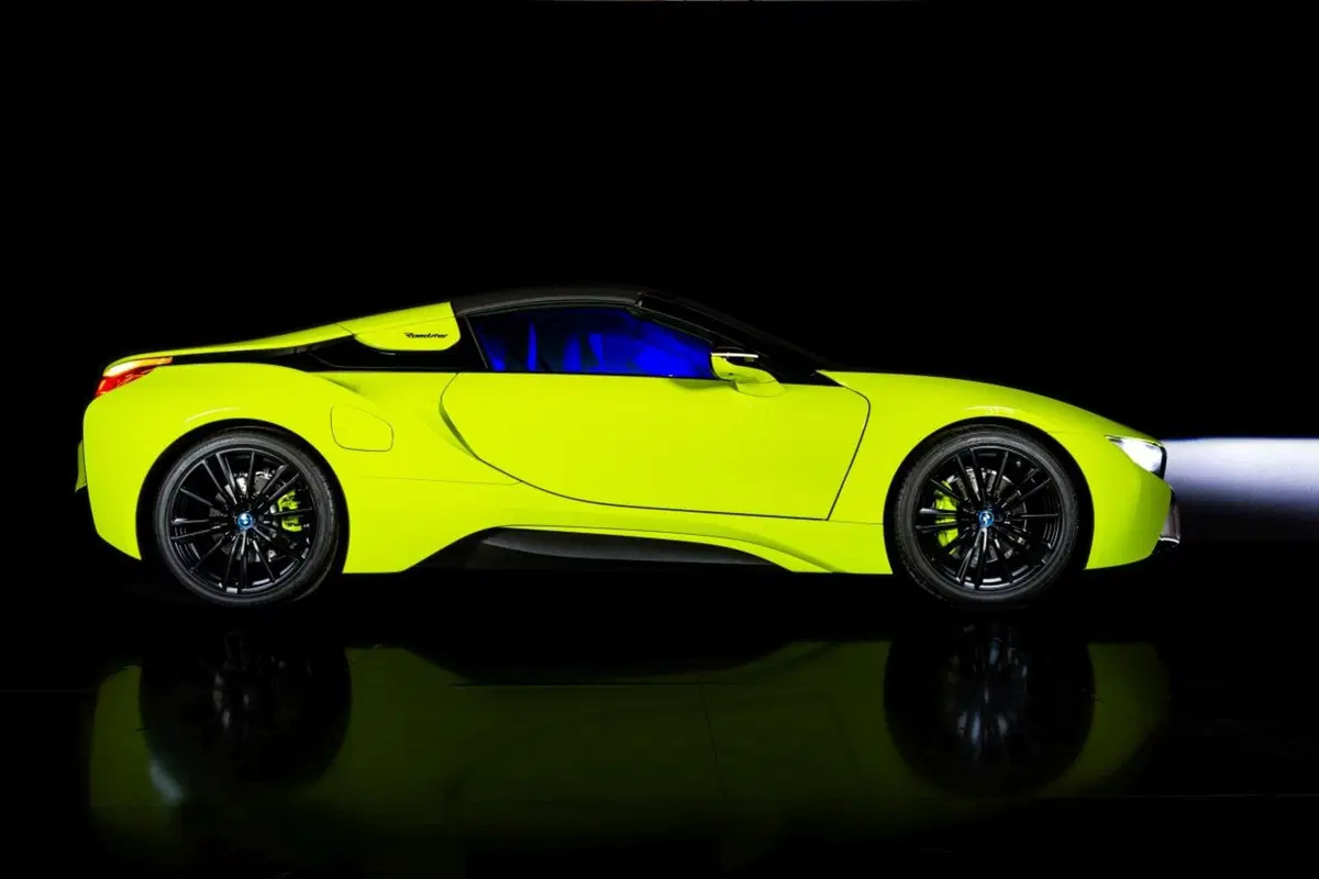 Da Alcantara e BMW la BMW i8 Roadster LimeLight Edition (2)