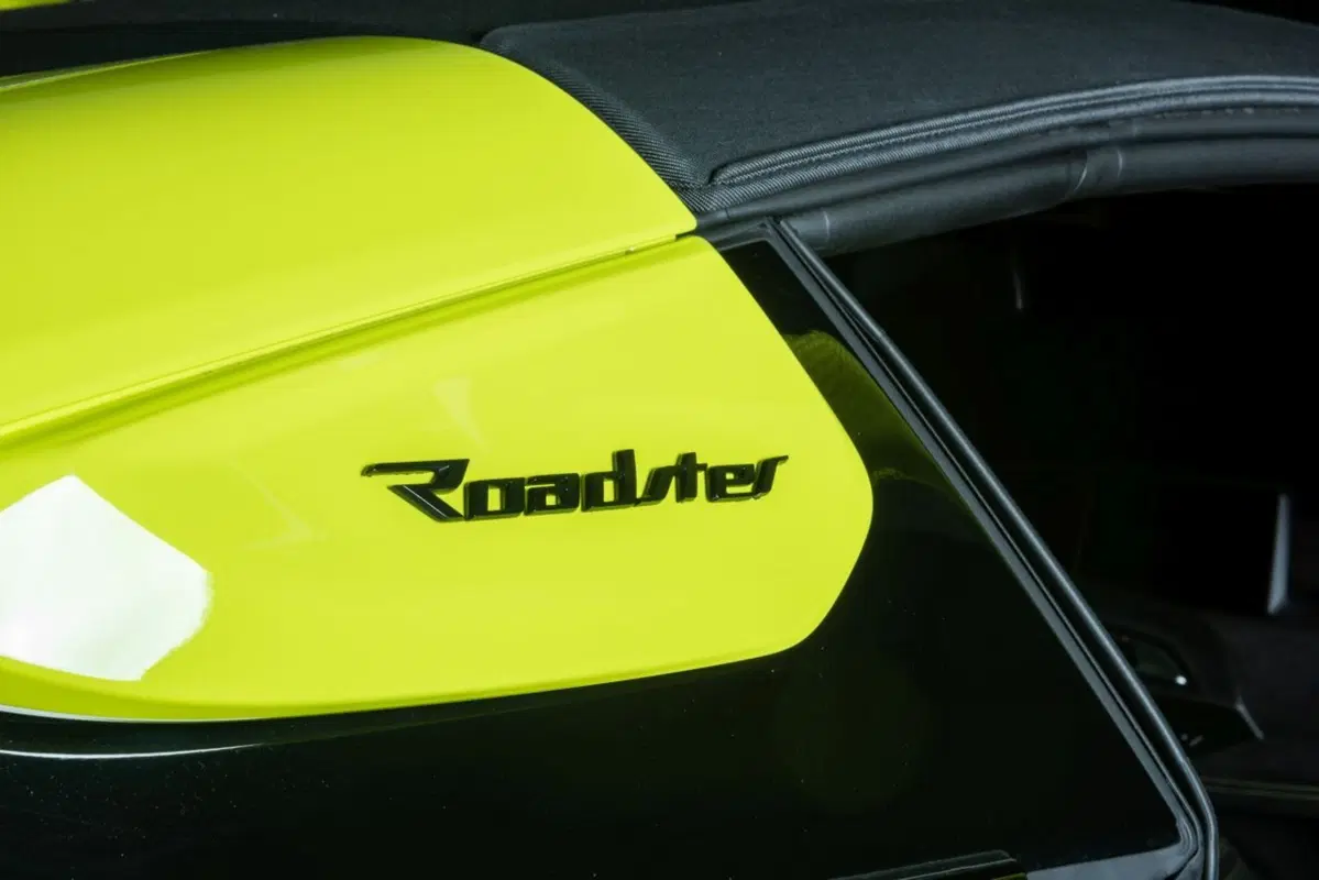 Da Alcantara e BMW la BMW i8 Roadster LimeLight Edition (4)