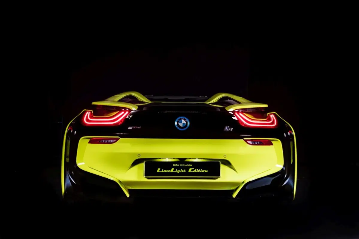 Da Alcantara e BMW la BMW i8 Roadster LimeLight Edition (6)