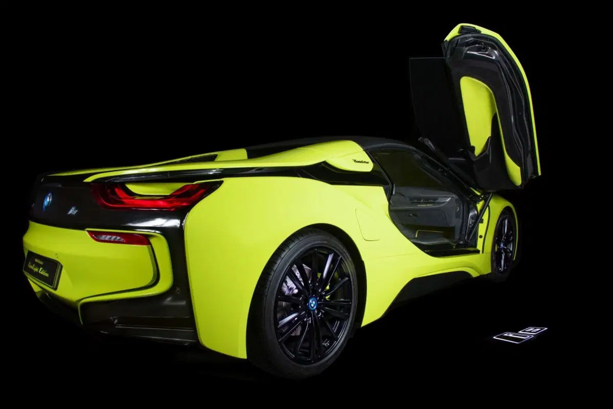 Da Alcantara e BMW la BMW i8 Roadster LimeLight Edition (7)