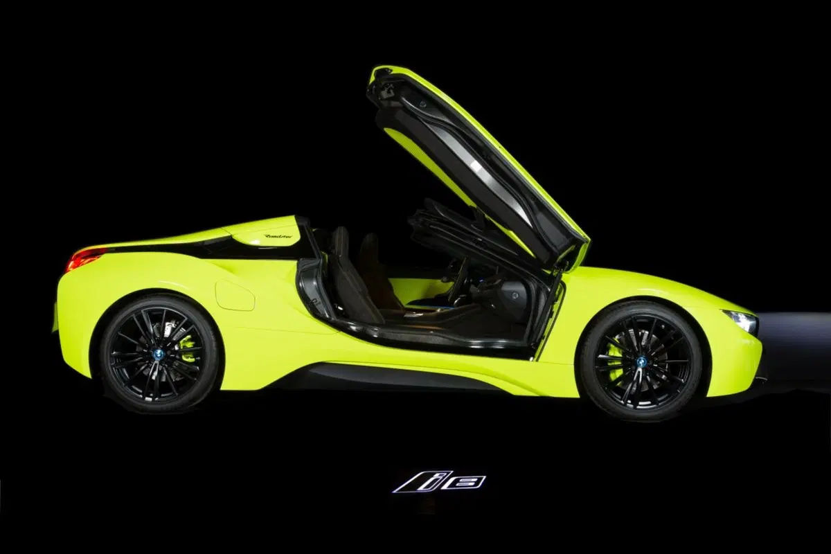 Da Alcantara e BMW la BMW i8 Roadster LimeLight Edition (8)