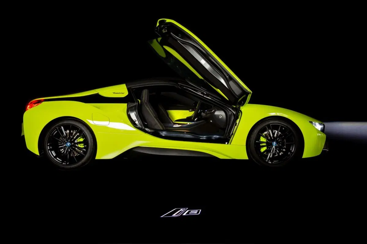 Da Alcantara e BMW la BMW i8 Roadster LimeLight Edition (9)