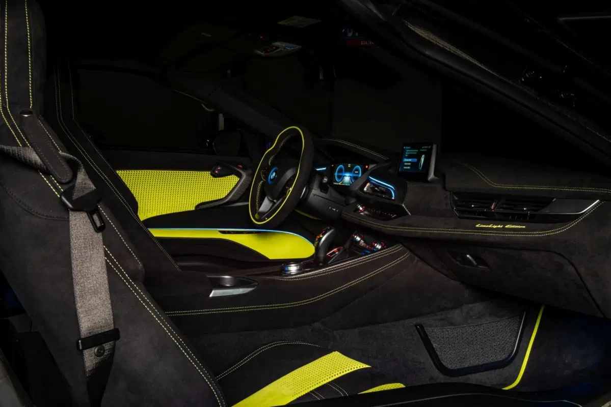Da Alcantara e BMW la BMW i8 Roadster LimeLight Edition (12)