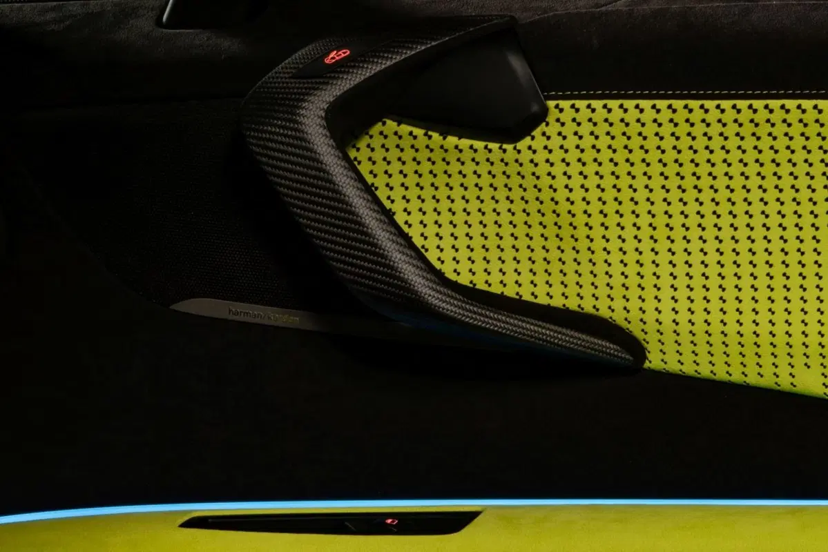 Da Alcantara e BMW la BMW i8 Roadster LimeLight Edition (13)
