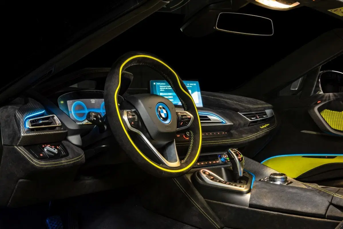 Da Alcantara e BMW la BMW i8 Roadster LimeLight Edition (15)