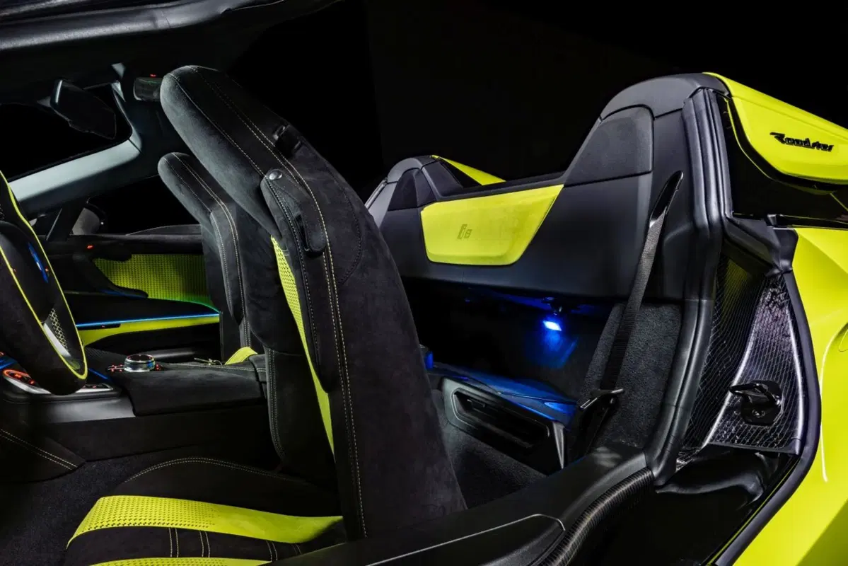Da Alcantara e BMW la BMW i8 Roadster LimeLight Edition (16)