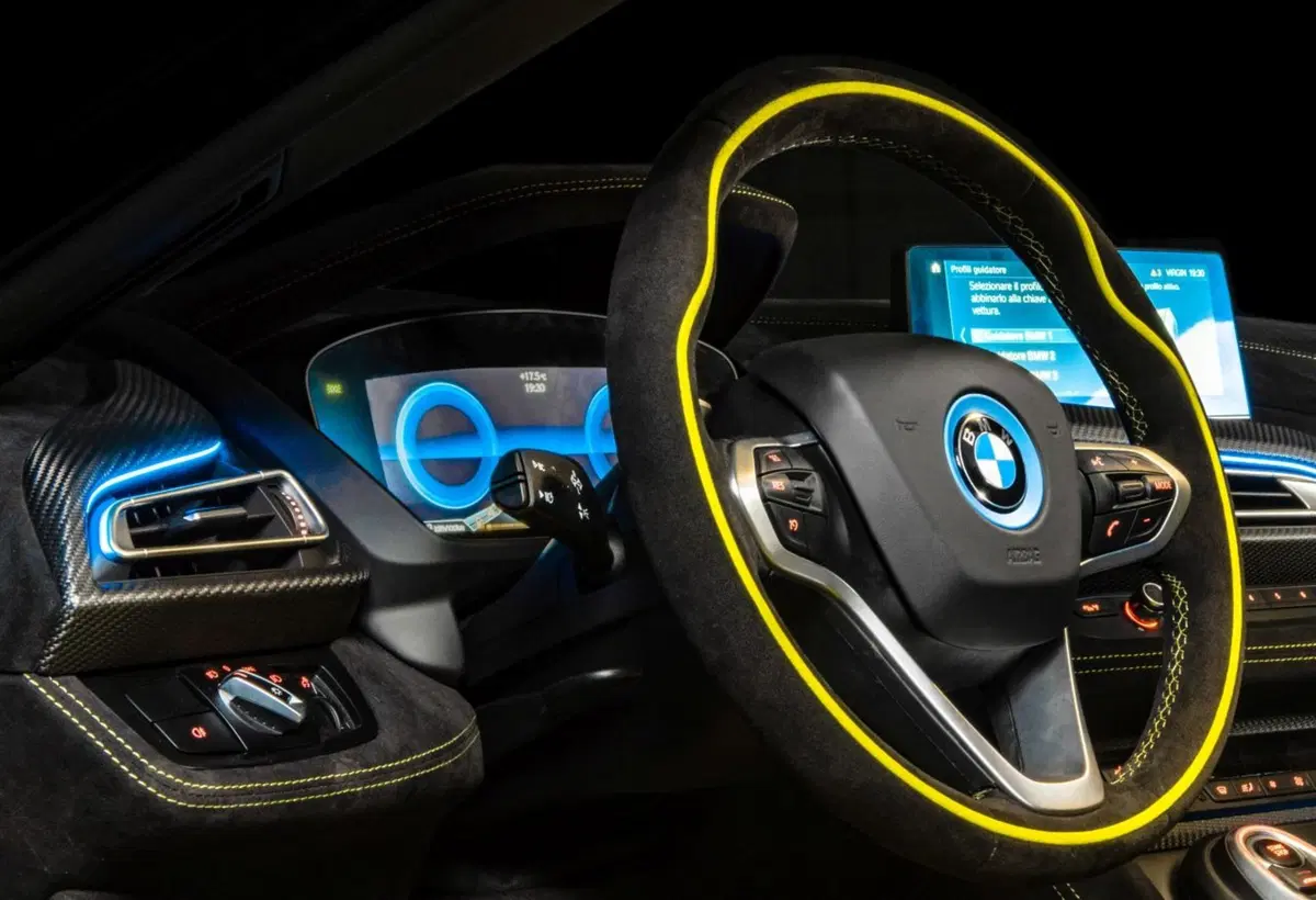 Da Alcantara e BMW la BMW i8 Roadster LimeLight Edition (17)