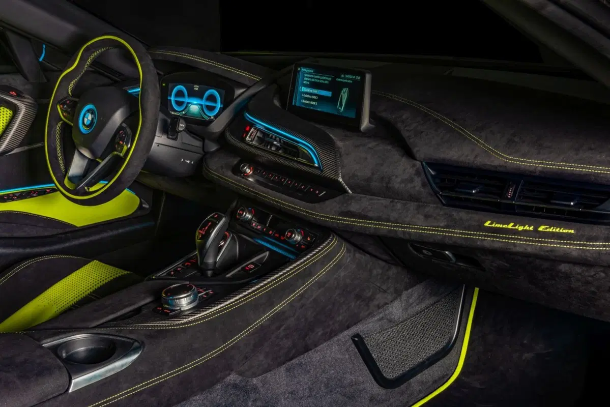 Da Alcantara e BMW la BMW i8 Roadster LimeLight Edition (18)