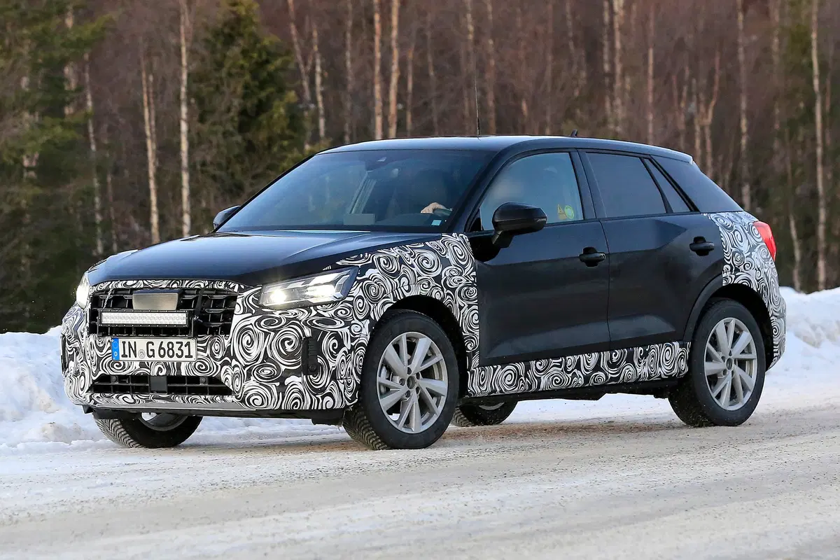 Audi Q2 restyling, le foto spia (2)