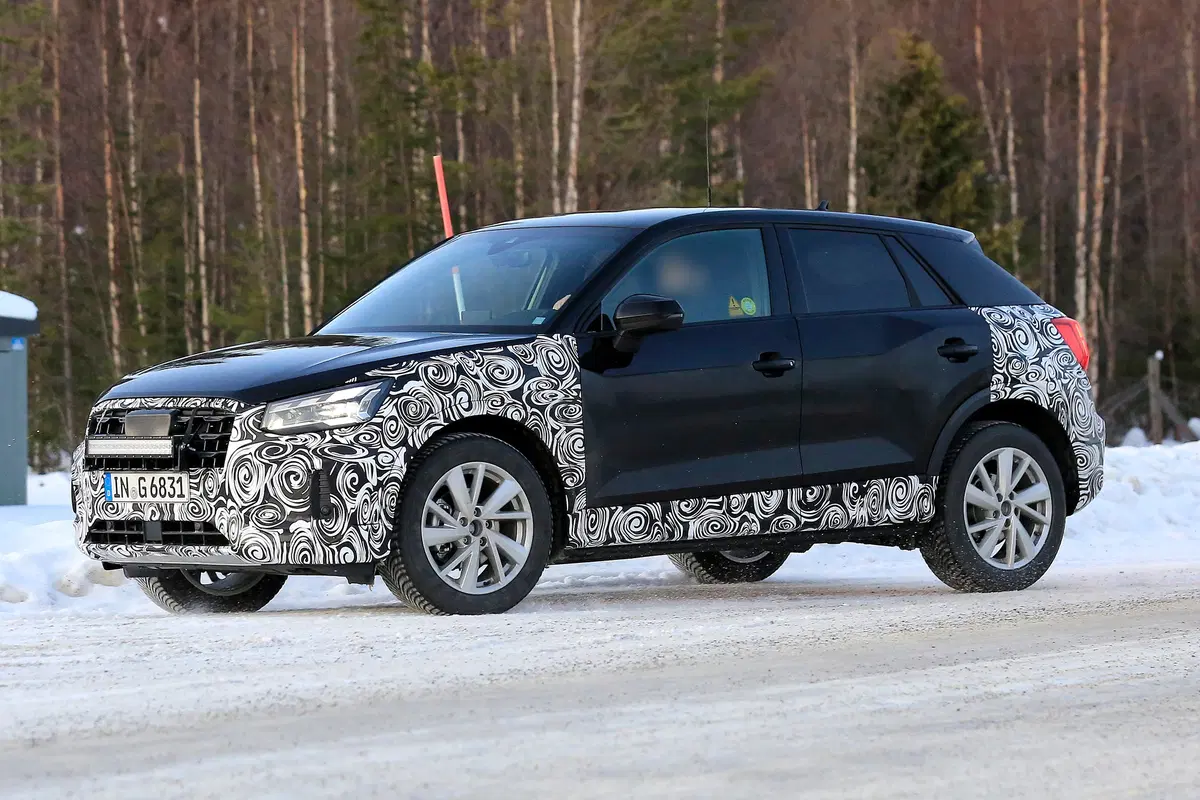 Audi Q2 restyling, le foto spia (3)