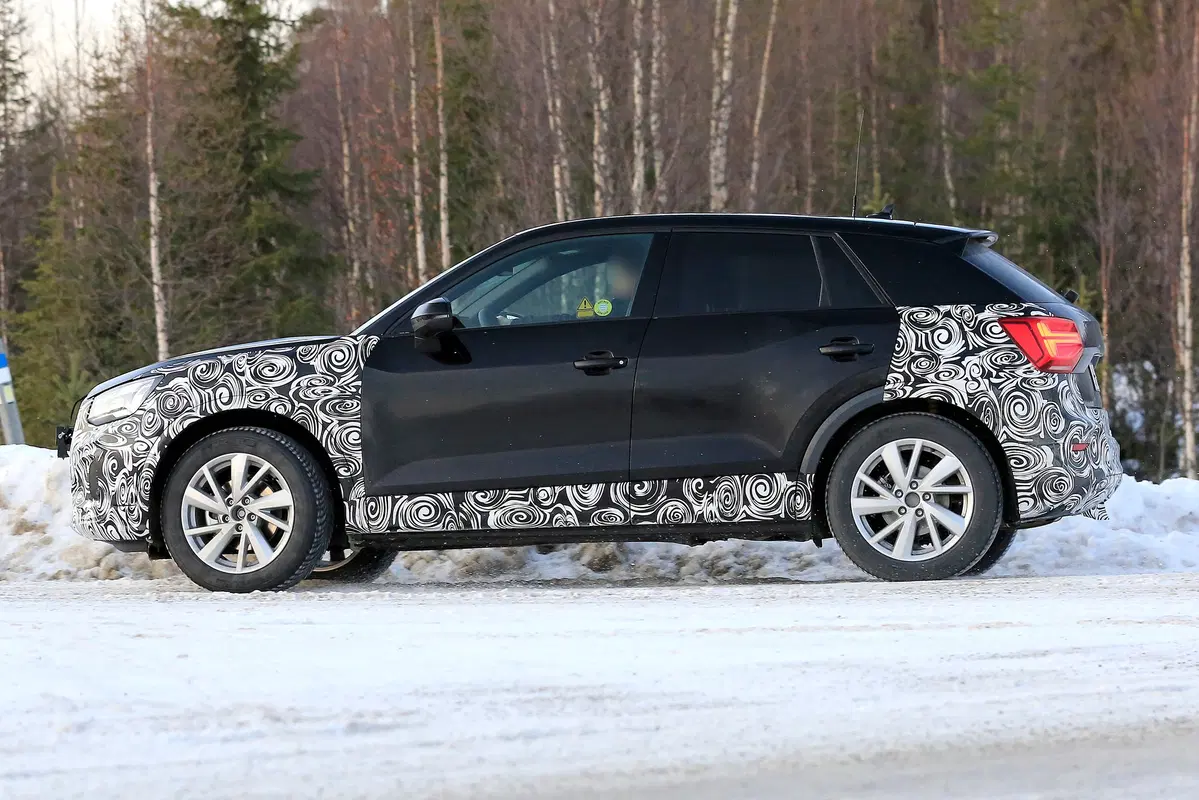Audi Q2 restyling, le foto spia (6)