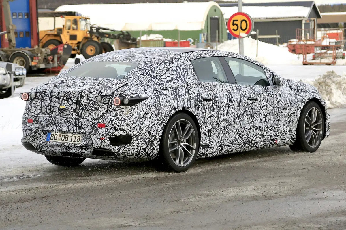 Mercedes EQS: i test continuano al freddo [Foto spia] (2)
