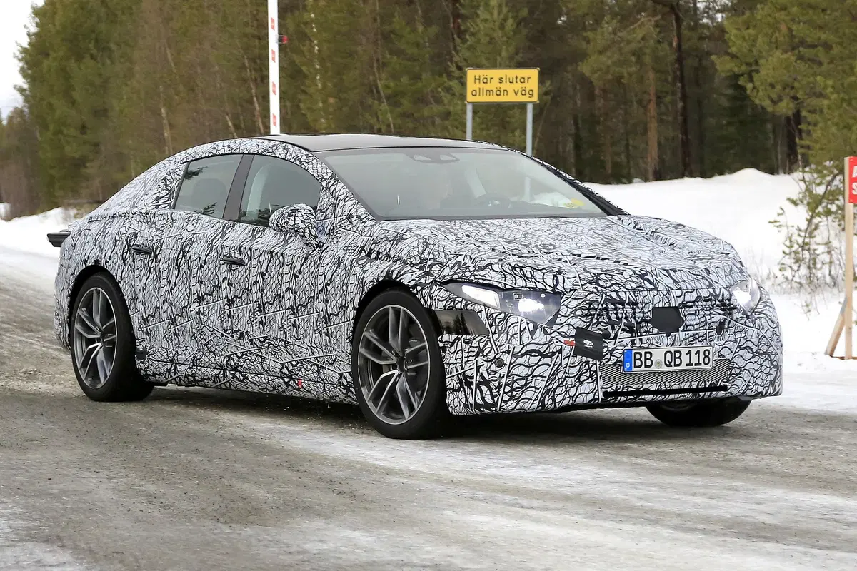 Mercedes EQS: i test continuano al freddo [Foto spia] (6)