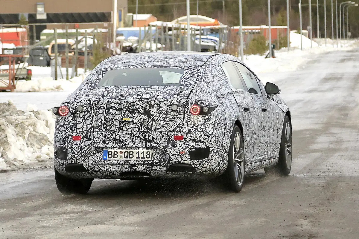 Mercedes EQS: i test continuano al freddo [Foto spia] (5)