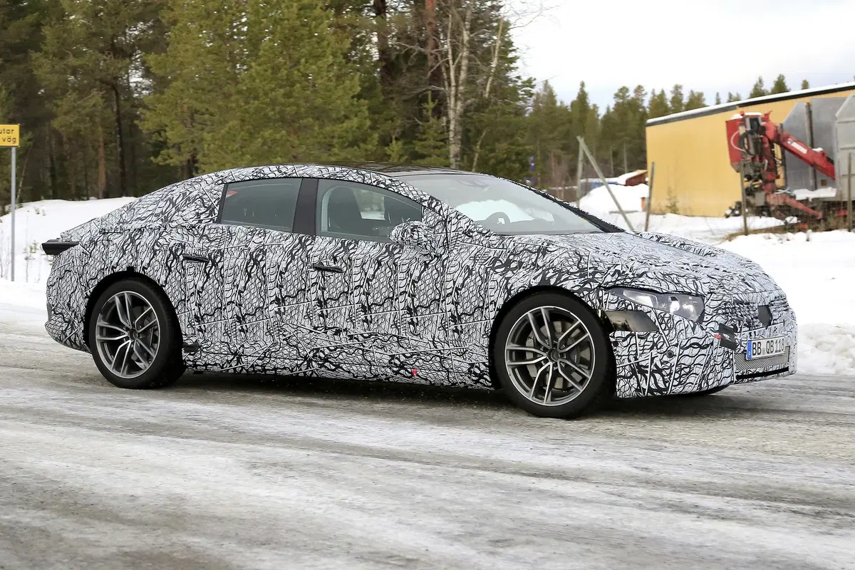 Mercedes EQS: i test continuano al freddo [Foto spia] (11)