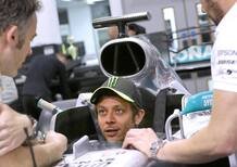 Lewis Hamilton vs. Valentino Rossi, sedile pronto per l'asso della MotoGP 