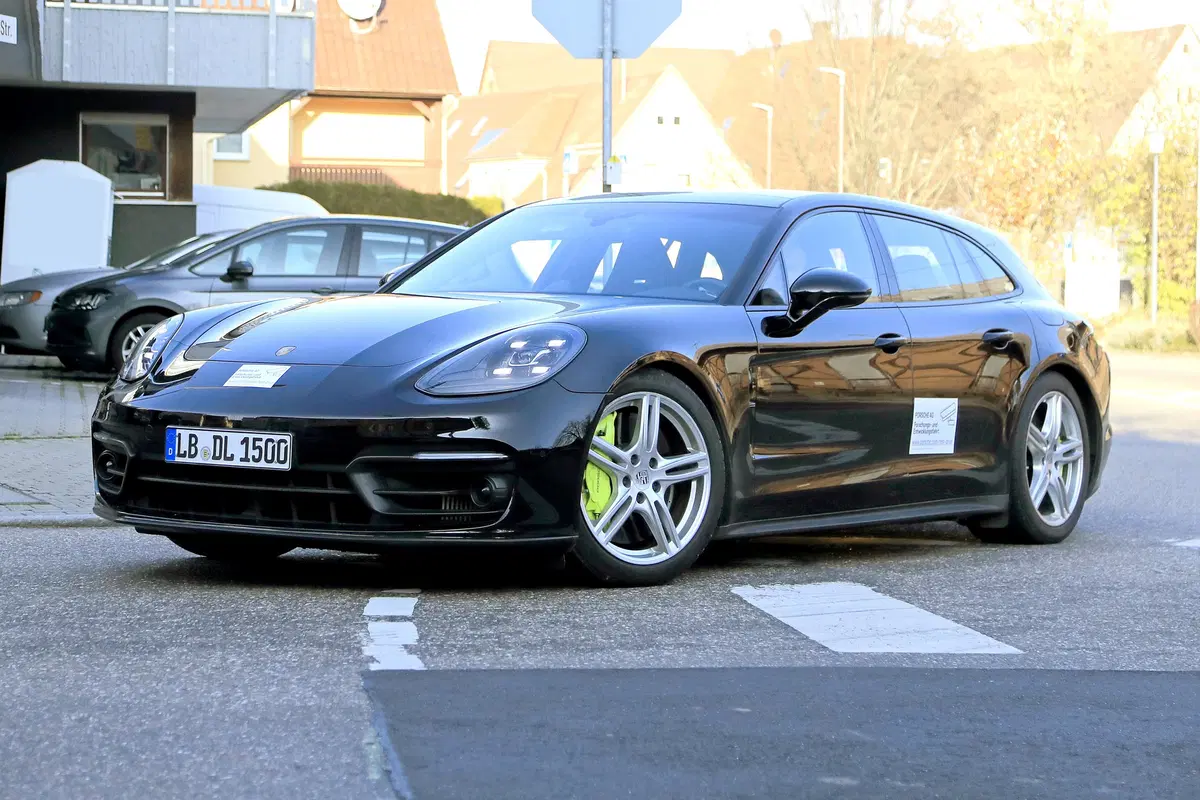 Porsche Panamera Sport Turismo restyling, le foto spia (2)