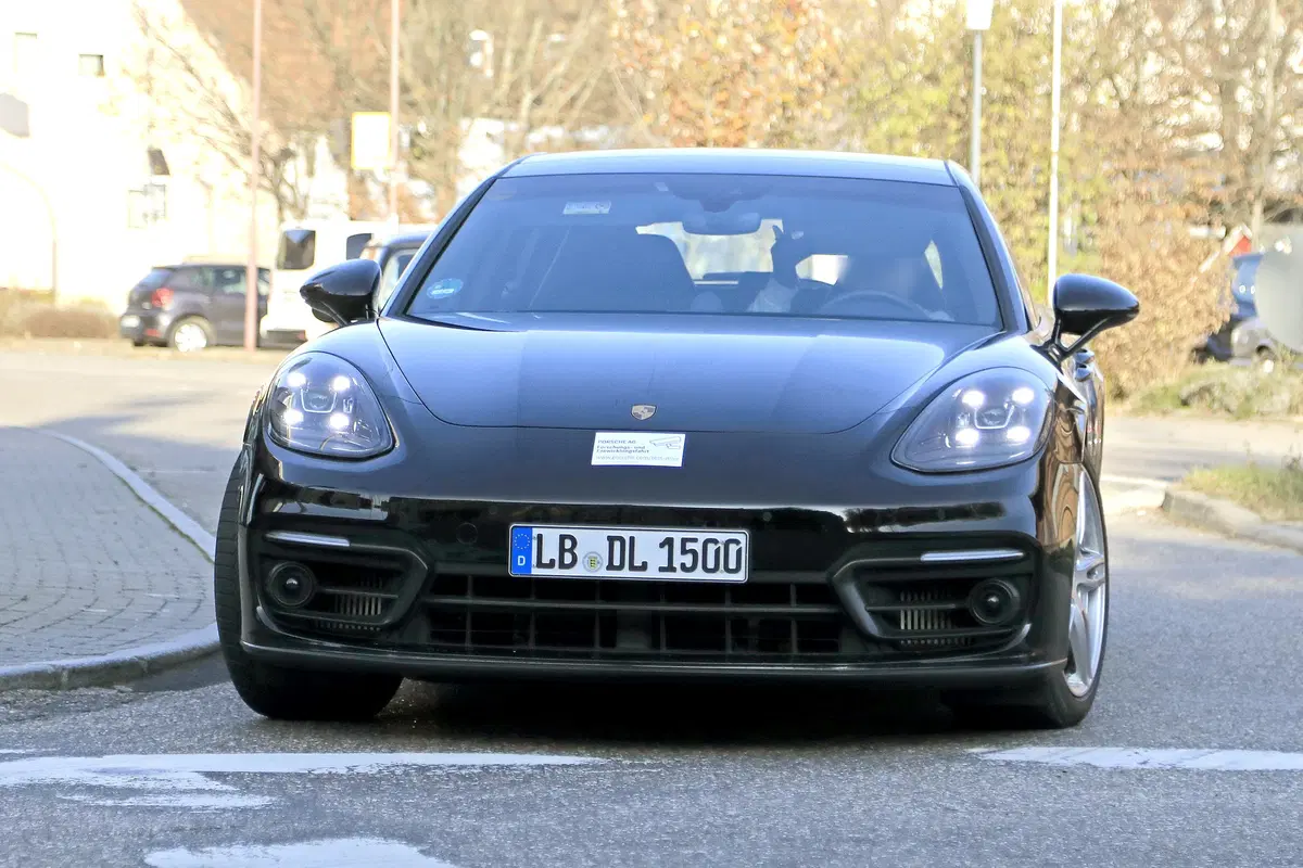 Porsche Panamera Sport Turismo restyling, le foto spia (3)