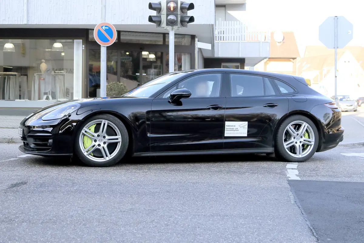 Porsche Panamera Sport Turismo restyling, le foto spia (4)