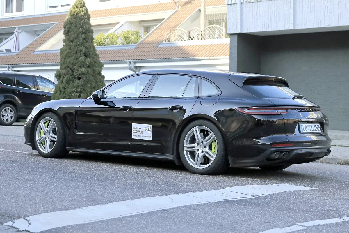 Porsche Panamera Sport Turismo restyling, le foto spia (5)