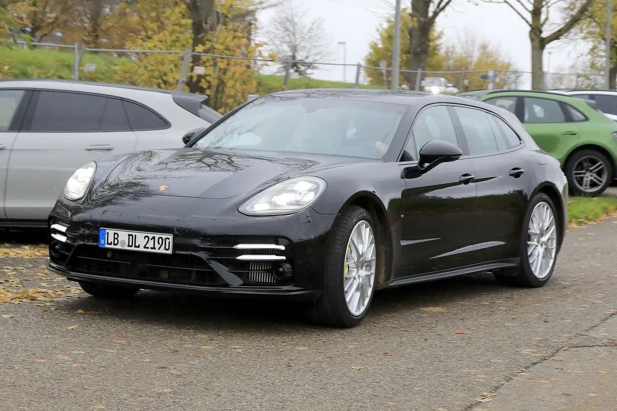 Porsche Panamera Sport Turismo restyling, le foto spia (11)