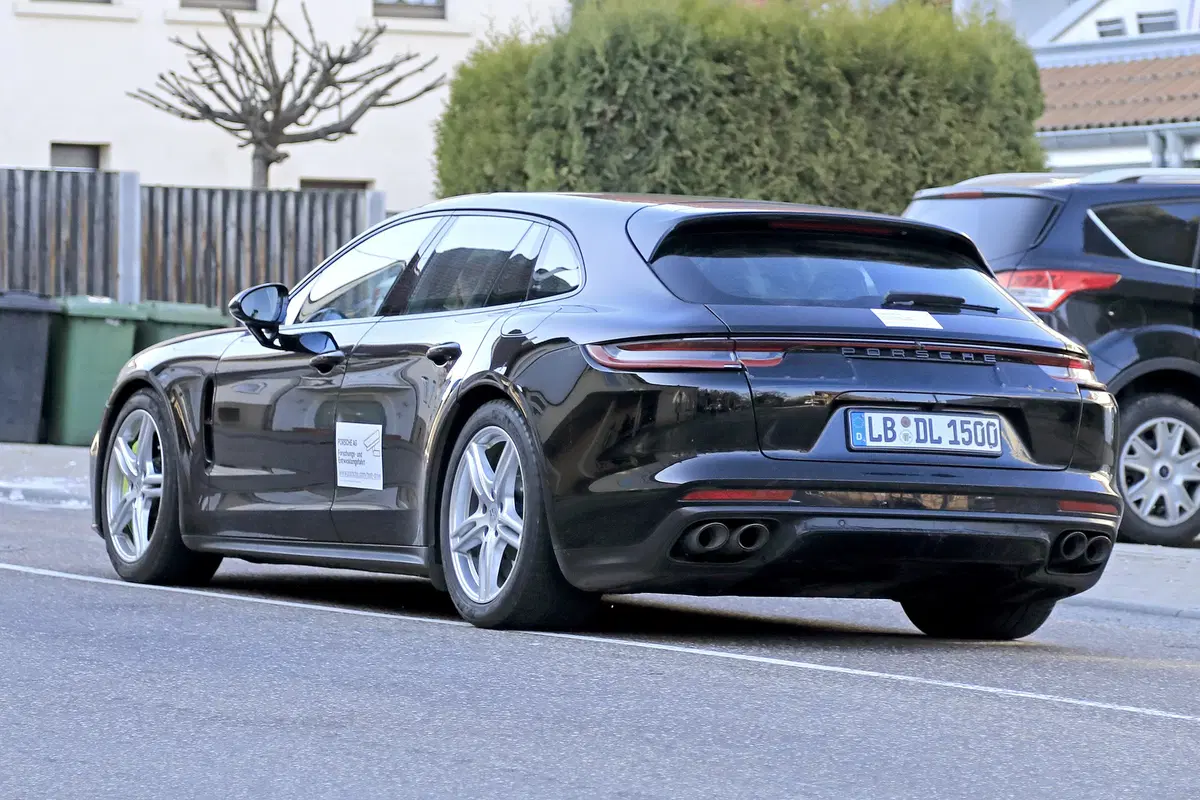 Porsche Panamera Sport Turismo restyling, le foto spia (10)