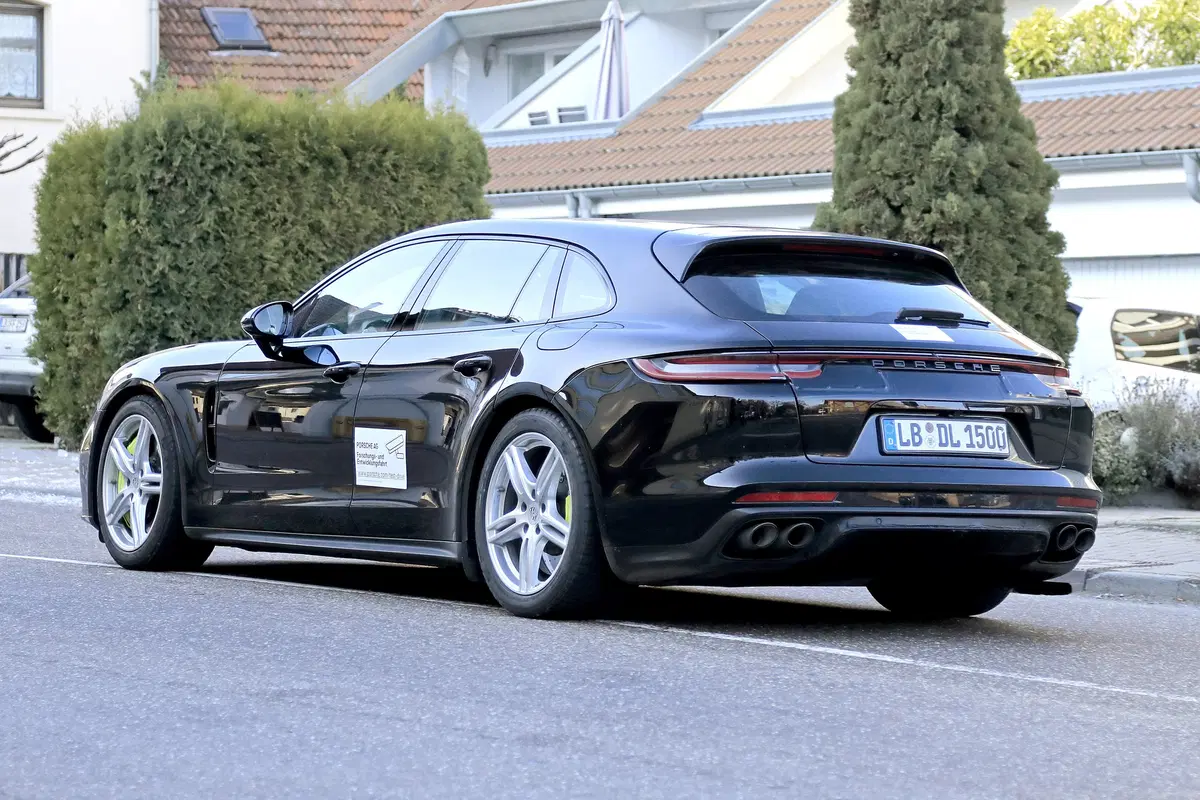 Porsche Panamera Sport Turismo restyling, le foto spia (9)