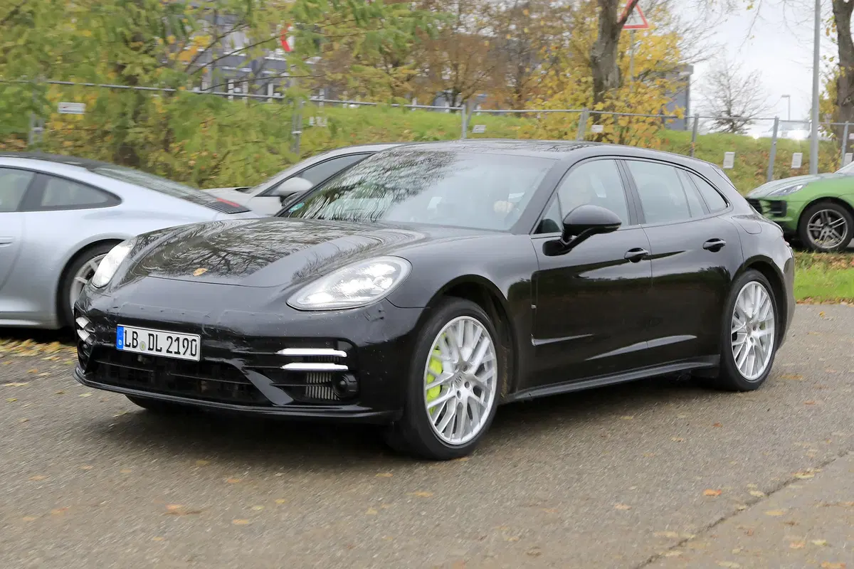 Porsche Panamera Sport Turismo restyling, le foto spia (13)