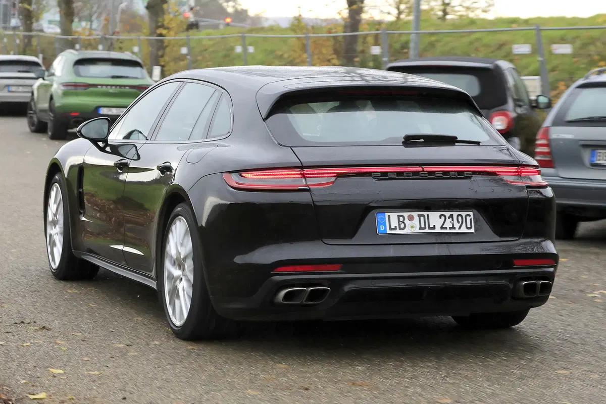 Porsche Panamera Sport Turismo restyling, le foto spia (14)