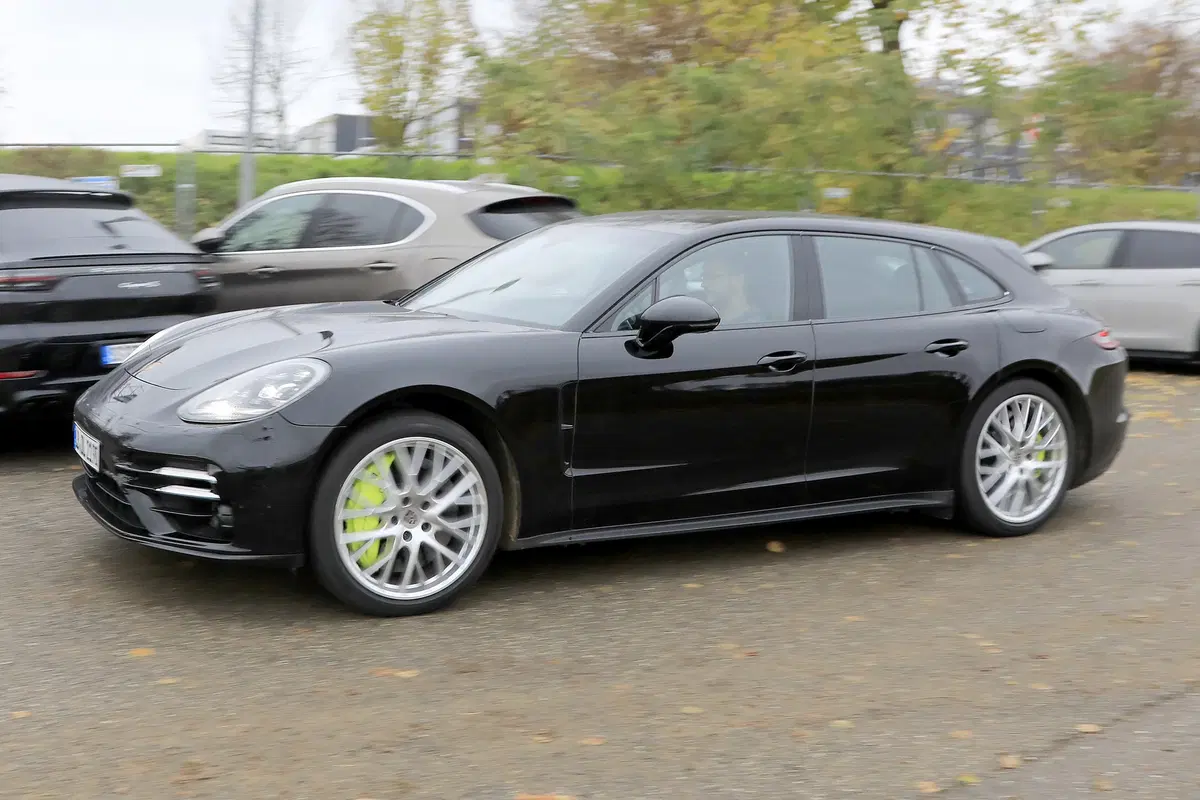 Porsche Panamera Sport Turismo restyling, le foto spia (15)