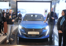 Alla scoperta dell’auto elettrica con Andrea Galeazzi e la Peugeot e-208 [video dibattito]