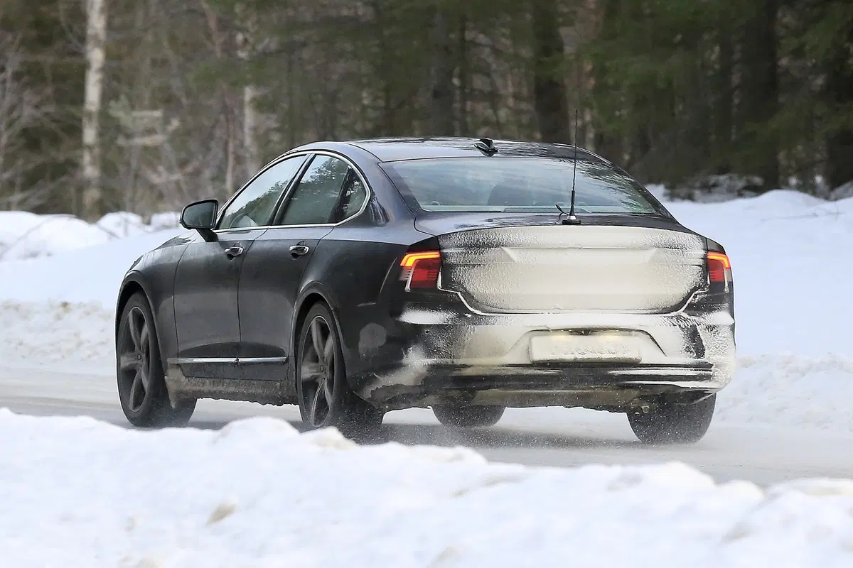 Volvo V90, V90 Cross Country e S90, le foto spia (4)
