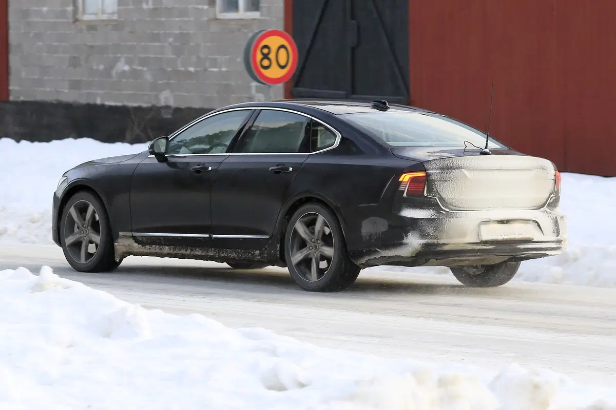 Volvo V90, V90 Cross Country e S90, le foto spia (6)