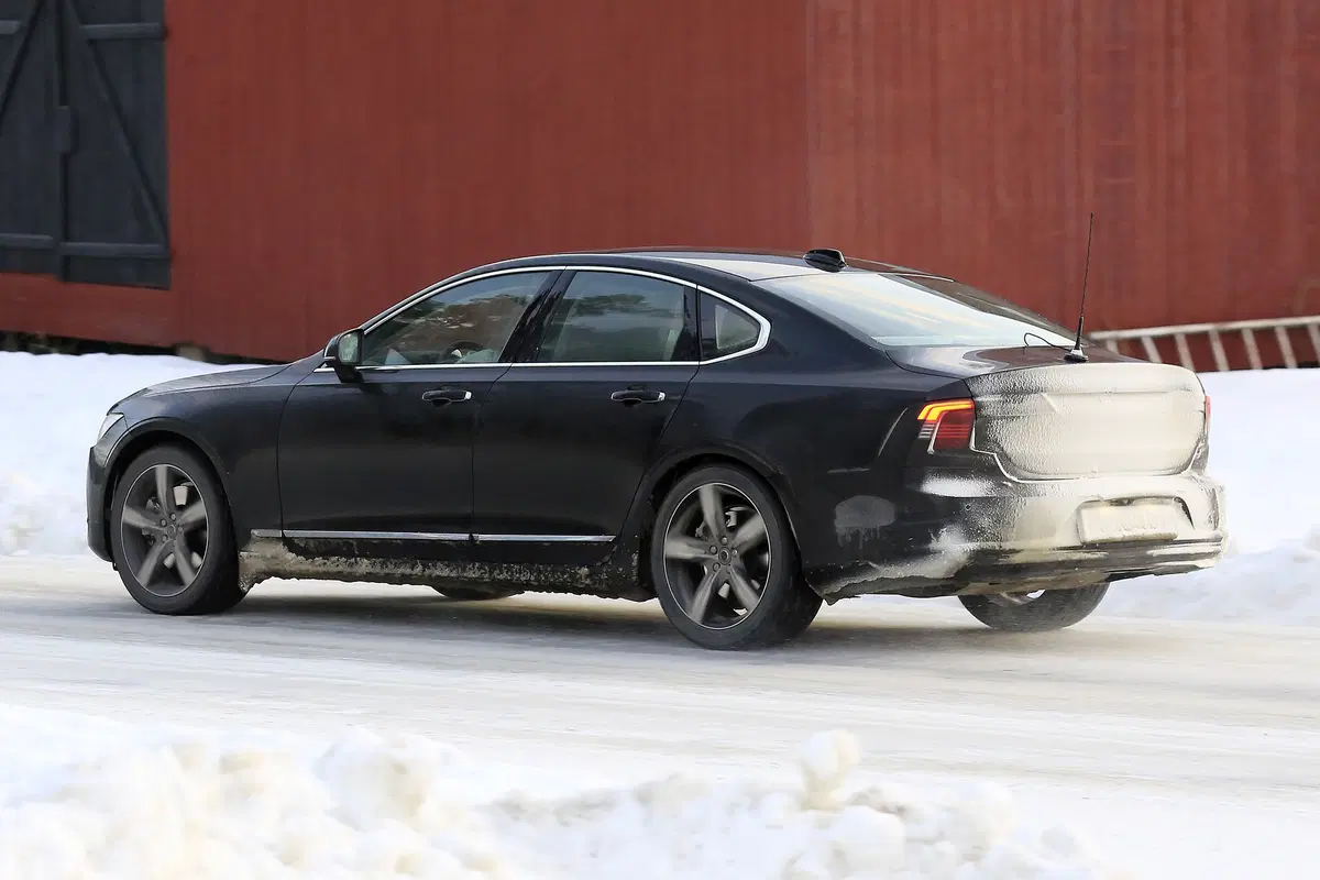 Volvo V90, V90 Cross Country e S90, le foto spia (7)