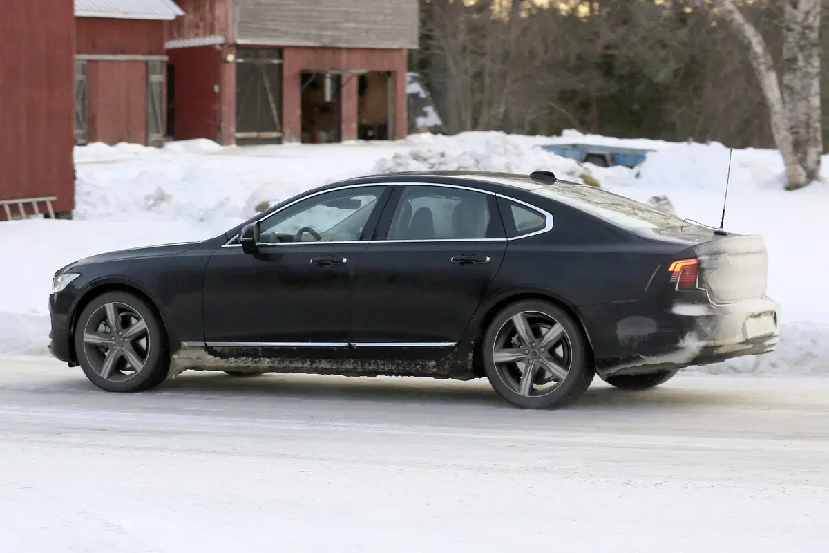 Volvo V90, V90 Cross Country e S90, le foto spia (9)