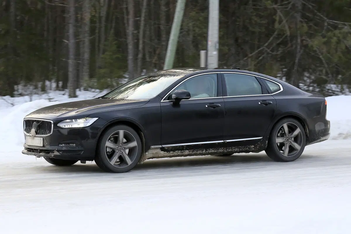 Volvo V90, V90 Cross Country e S90, le foto spia (10)
