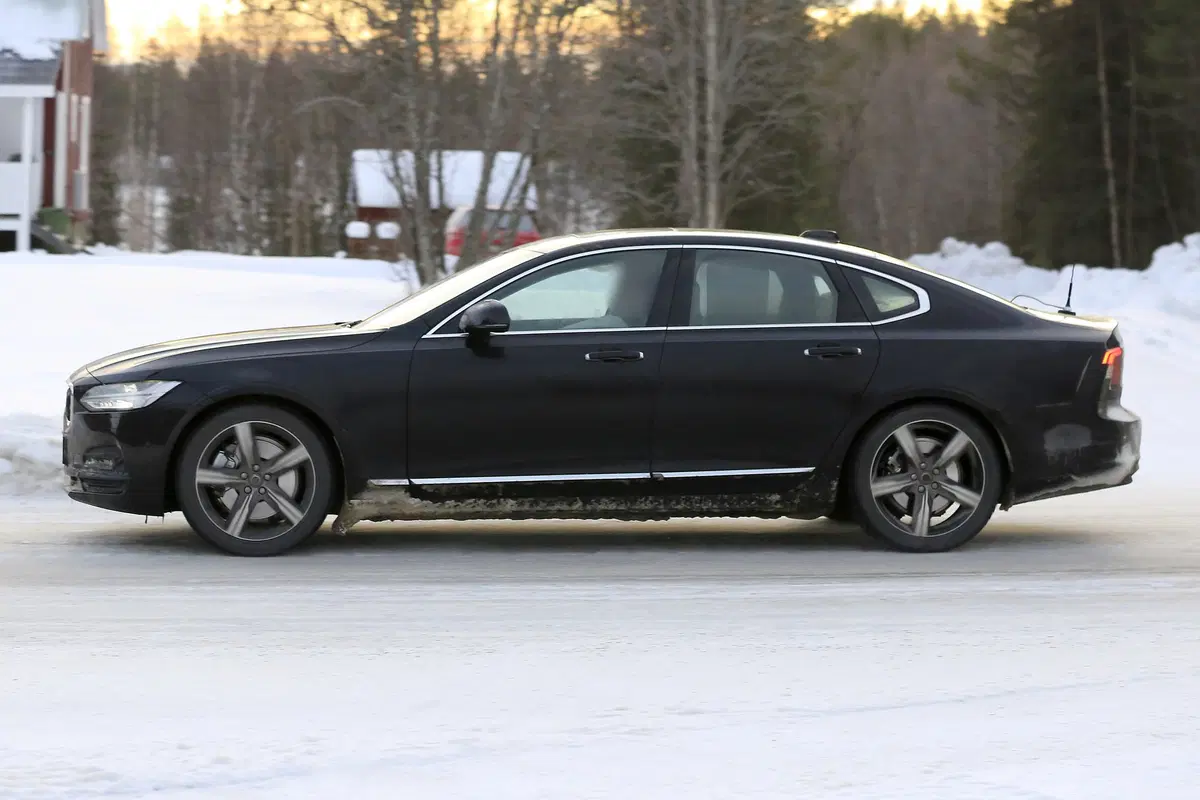Volvo V90, V90 Cross Country e S90, le foto spia (11)