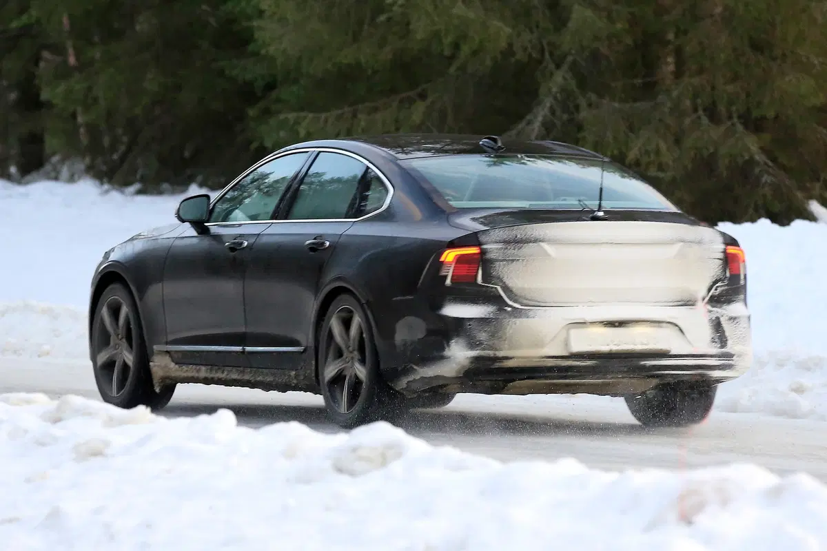 Volvo V90, V90 Cross Country e S90, le foto spia (12)
