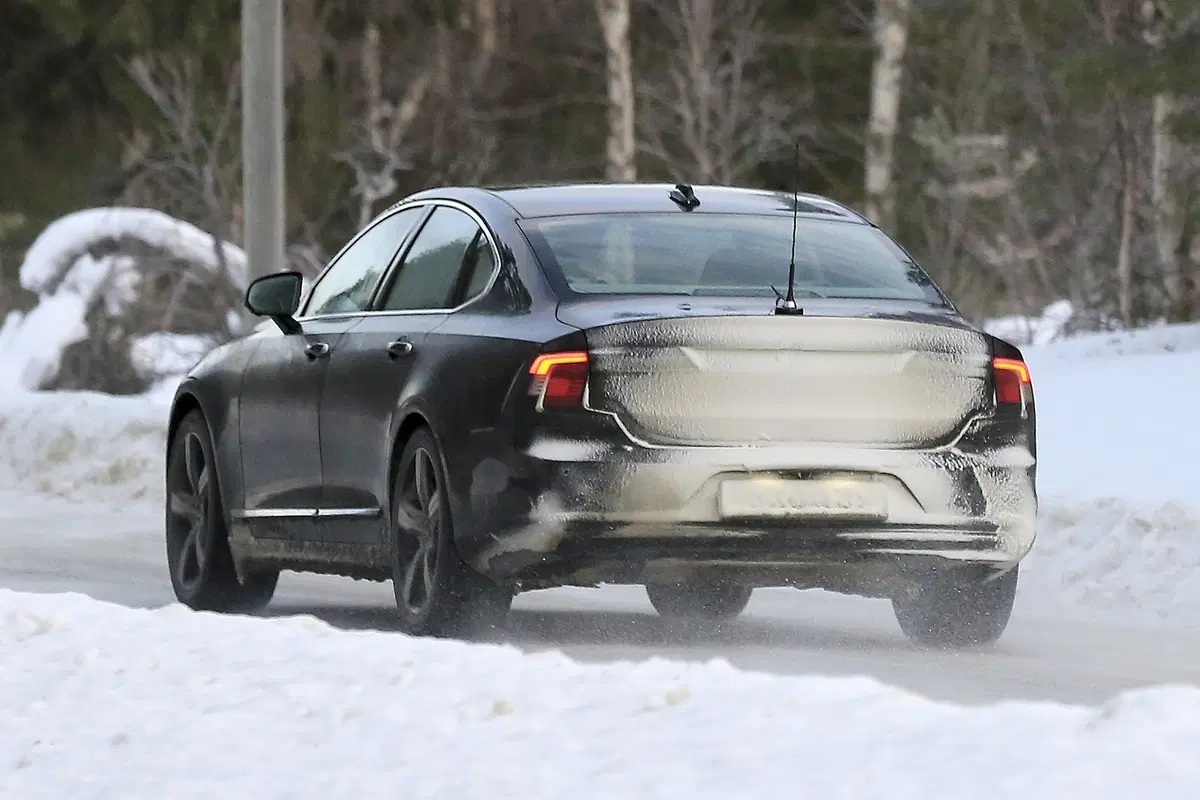 Volvo V90, V90 Cross Country e S90, le foto spia (14)
